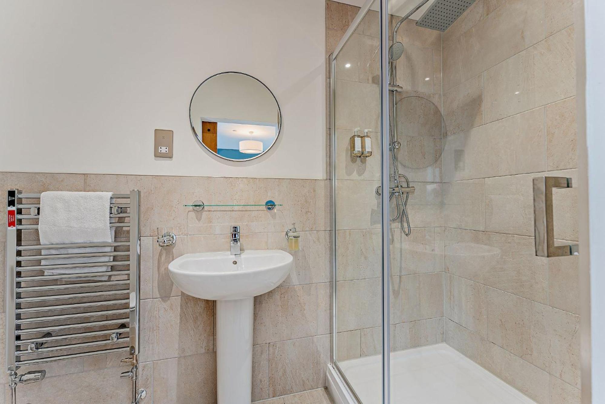 2 Bed Ground Floor Apartment - 11 Plas Pistyll Екстериор снимка